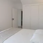 Airy 3br, Ac, Garden, 2min Strip, 8min Oura Apartment