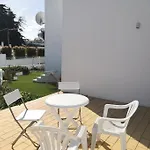Airy 3br, Ac, Garden, 2min Strip, 8min Oura Apartment *