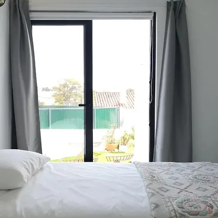 아파트 Airy 3br, Ac, Garden, 2min Strip, 8min Oura 알부페이라