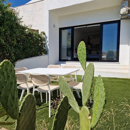 Airy 3br, Ac, Garden, 2min Strip, 8min Oura