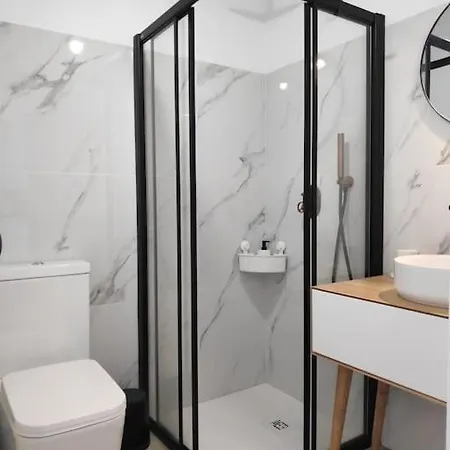 Airy 3br, Ac, Garden, 2min Strip, 8min Oura شقة البوفيرا