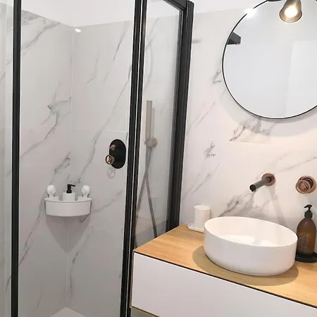 شقة Airy 3br, Ac, Garden, 2min Strip, 8min Oura البوفيرا
