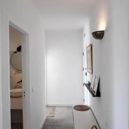 Appartement Airy 3br, Ac, Garden, 2min Strip, 8min Oura