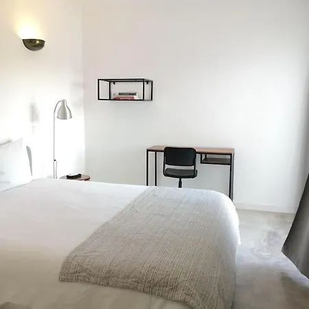 Airy 3br, Ac, Garden, 2min Strip, 8min Oura شقة