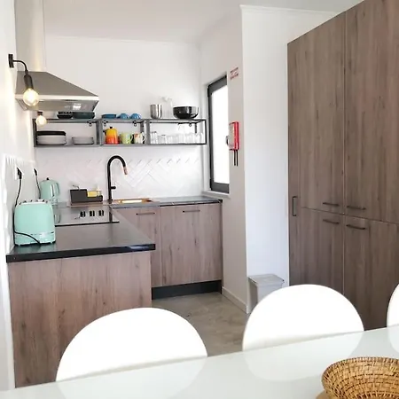 Apartamento Airy 3br, Ac, Garden, 2min Strip, 8min Oura