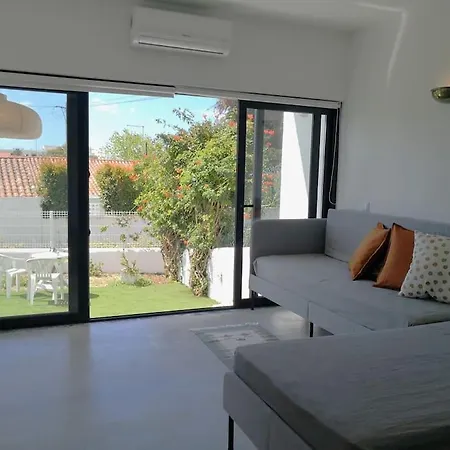 Airy 3br, Ac, Garden, 2min Strip, 8min Oura Apartamento Albufeira