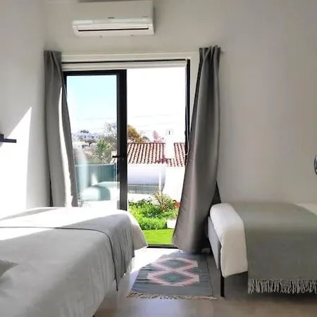 Airy 3br, Ac, Garden, 2min Strip, 8min Oura البوفيرا