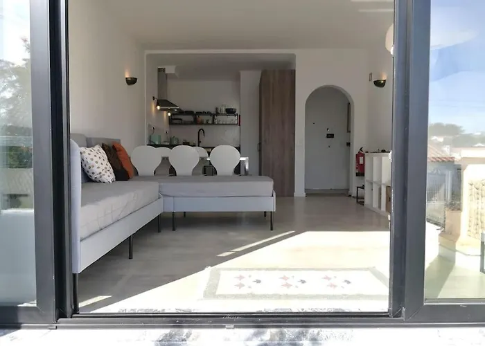 Airy 3br, Ac, Garden, 2min Strip, 8min Oura アパート