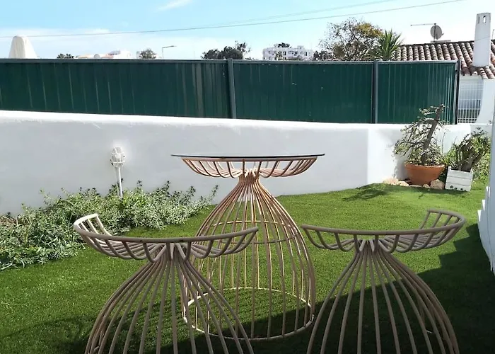 Airy 3br, Ac, Garden, 2min Strip, 8min Oura