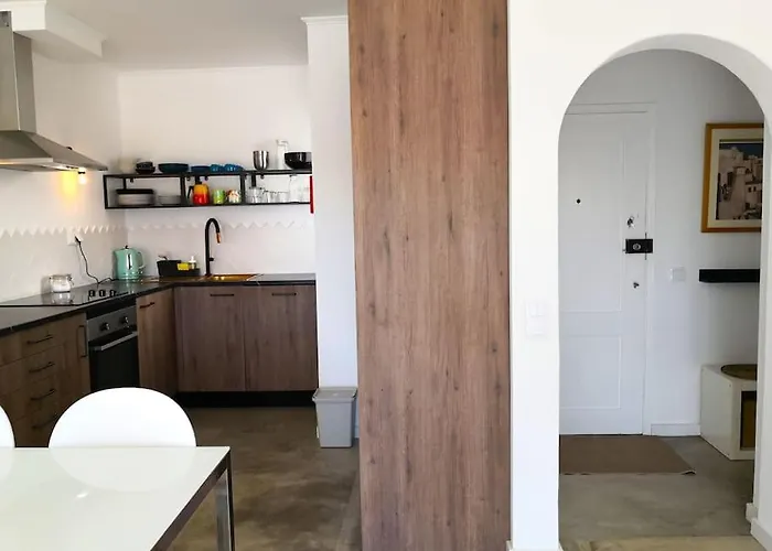 Airy 3br, Ac, Garden, 2min Strip, 8min Oura * アルブフェイラ