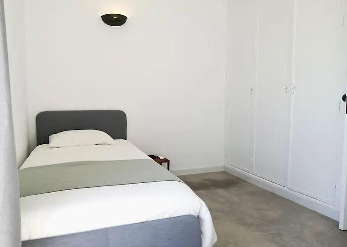 Airy 3br, Ac, Garden, 2min Strip, 8min Oura アルブフェイラ