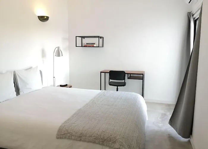 Airy 3br, Ac, Garden, 2min Strip, 8min Oura アパート