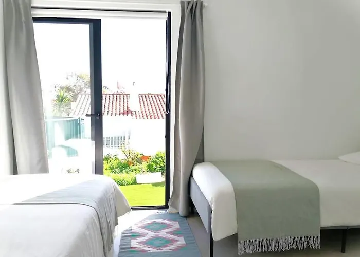 Airy 3br, Ac, Garden, 2min Strip, 8min Oura *