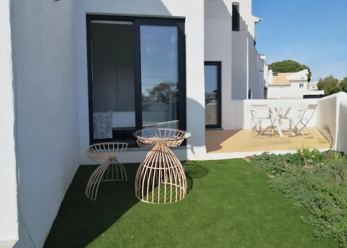 Airy 3br, Ac, Garden, 2min Strip, 8min Oura * アルブフェイラ