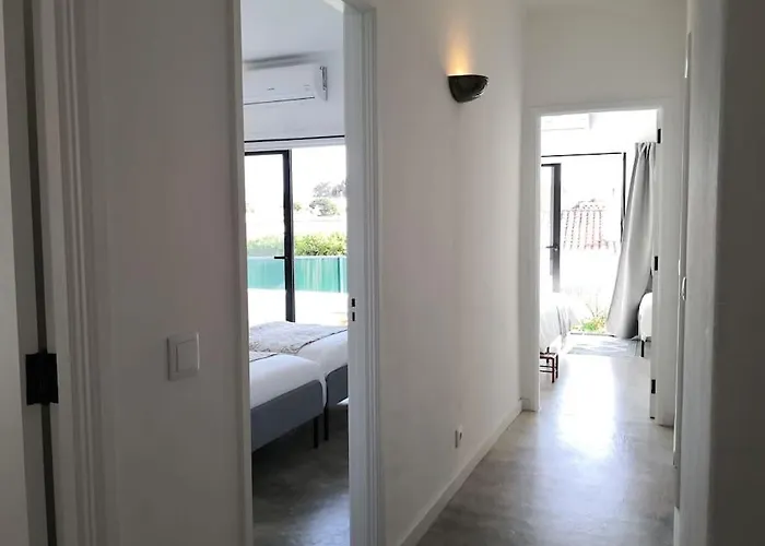 Airy 3br, Ac, Garden, 2min Strip, 8min Oura