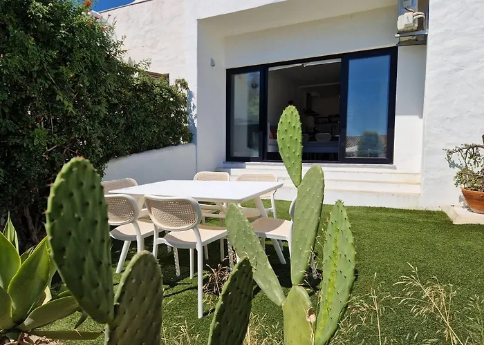 Airy 3br, Ac, Garden, 2min Strip, 8min Oura