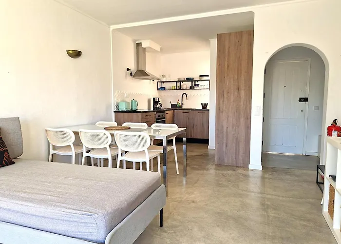 アパート Airy 3br, Ac, Garden, 2min Strip, 8min Oura *