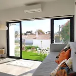 아파트 Airy 3br, Ac, Garden, 2min Strip, 8min Oura