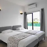 Airy 3br, Ac, Garden, 2min Strip, 8min Oura