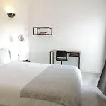 Airy 3br, Ac, Garden, 2min Strip, 8min Oura Apartment