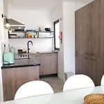 Apartment Airy 3br, Ac, Garden, 2min Strip, 8min Oura